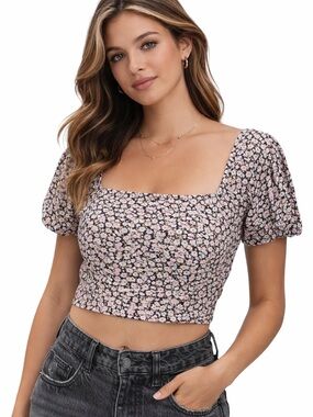 Urban Outfitters Black Floral Smocked Puff Sleeve Crop Top –‎ Size XS
